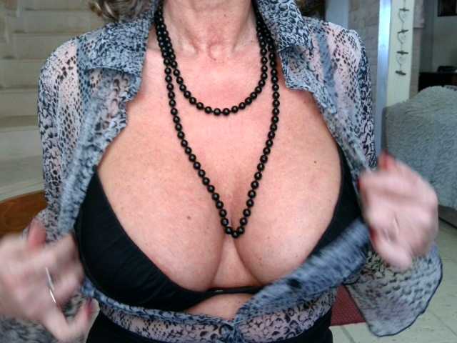 Bilder -PimentRouge- Vraie francaise a grosse poitrine ,privé cam to cam hum Real French woman with big breasts, private cam to cam hum, for very sex adventures , tip if you like