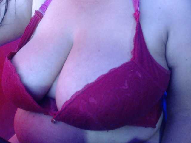 Bilder -sexyboobs I am your sexual slave ask me what you want I am horny and I want to eat rich cocks