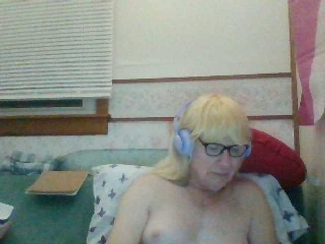 Bilder acorn551 Special For 100 tokens watch me strip down to my birthday suit !!!!!TOPIC: Loven if you like my smile any tips if you like me!Show tits---50 TokensShow pussy----110 TokensShow ass--90 TokensLove my smile ---20 tokens Pussy Licker Vib --- 150