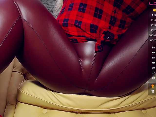 Bilder AdelleQueen "♥kiss the floor piece of ****!♥ #bbw #bigboobs #mistress #latex #heels #gorgeous