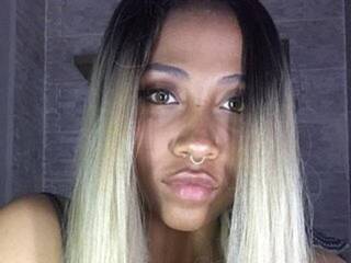 Erotisk videochat AlanaBaker