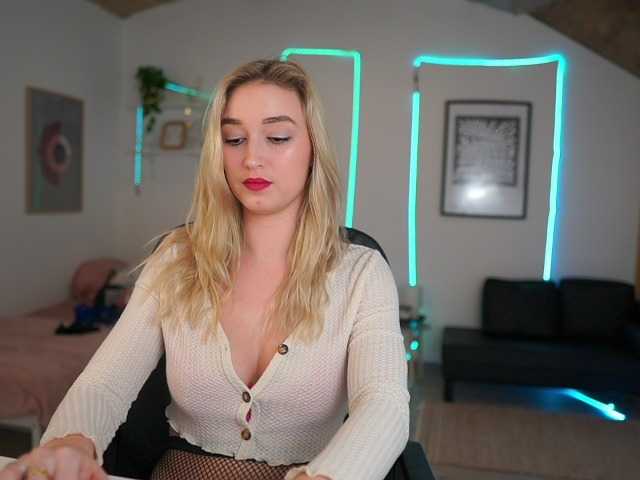Bilder AlexisTexas18 Hi! I am Alexis 19 yrs old teen, with perfect ass, nice tits and very hot sexy dance moves! Lets have fun with me! Water on my white T-shirt at goal!