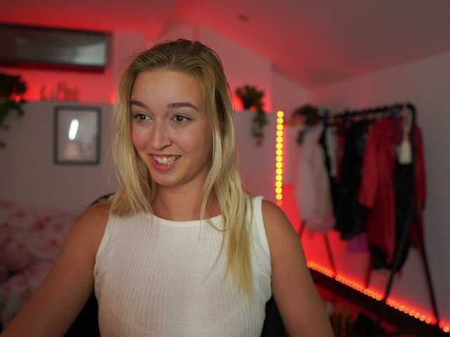 Bilder AlexisTexas18 Hi! I am Alexis 19 yrs old teen, with perfect ass, nice tits and very hot sexy dance moves! Lets have fun with me! Water on my white T-shirt at goal!