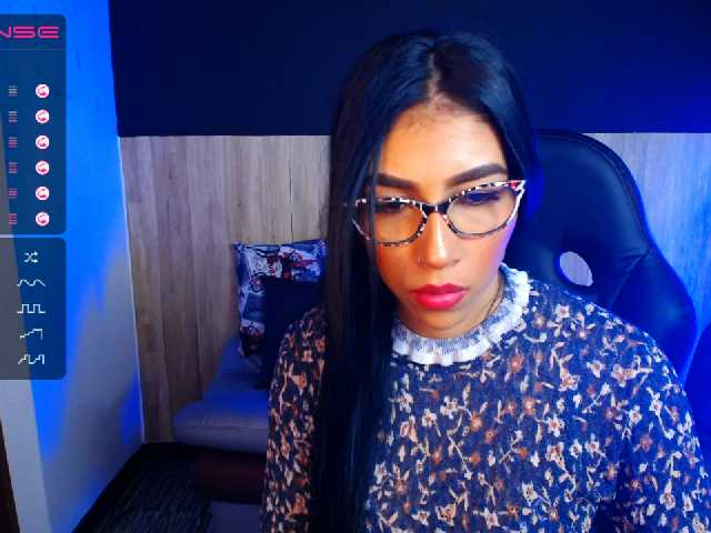 Bilder Alonndra Back in my office a lot of paperwork, and a lot of wet fantasies ♥ ♥ - @GOAL: CUM show ♥ every 2 goals reached: SQUIRT SHOW 204 #office #secretary #bigboobs #18 #latina #anal #young #lovense #lush #ohmibod