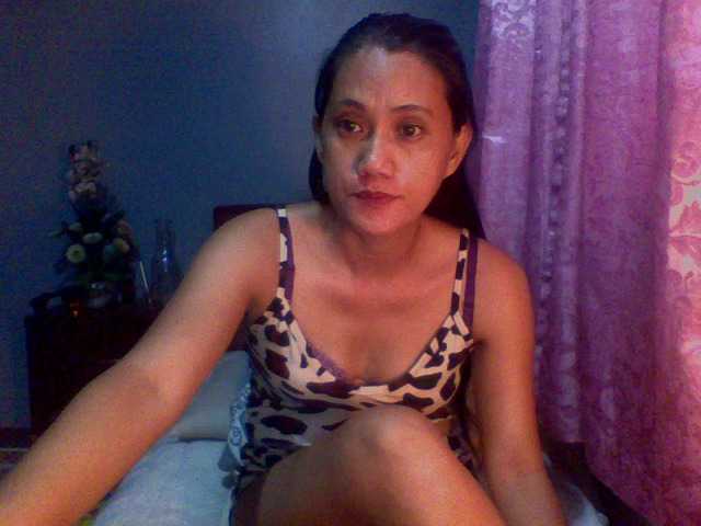 Bilder althea23 I love to share affection and intimacy. With me, you can expect lots of smiles, giggles and kisses. I do not discriminate against age, nationality, gender identity, sexuality, religion, or handicap.
