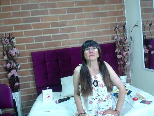 Bilder amanda-mature I'm #mature a little hot, if you have fantasies about older women you can fulfill them with me #hairy #skinny #fingering