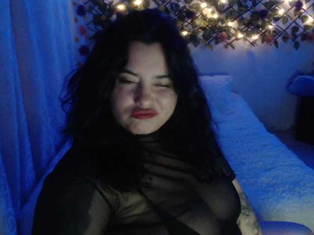 Bilder ambar-cherry I'm streaming from home, I can't moan loud