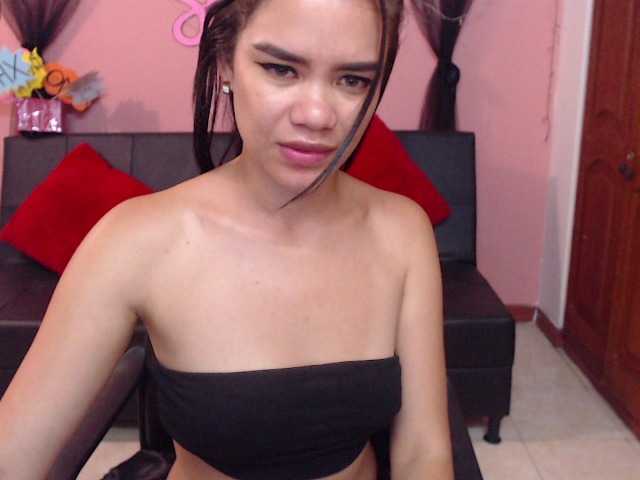 Bilder AmberFerrer Hi guys, want to see my bathroom show? We are going to have fun a little, embarking on my face and whatever you want #teen #bigass #latina #bigboobs #feet