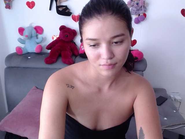 Bilder AmberInks my pussy vibrates strongly #hd #latina #teen18 #lovense #toys #feet #smalltits #curvy #dildo #anal