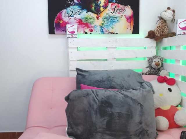 Bilder Angel-X Welcome to my room, enjoy it with me: menu tips "show pussy 100token, Remove pantis 90token, show boobs 95token, pussy fingers 200tips, dildo pussy 300token, ass 80token, doggy 85token, c2c 50token. squirt 380token