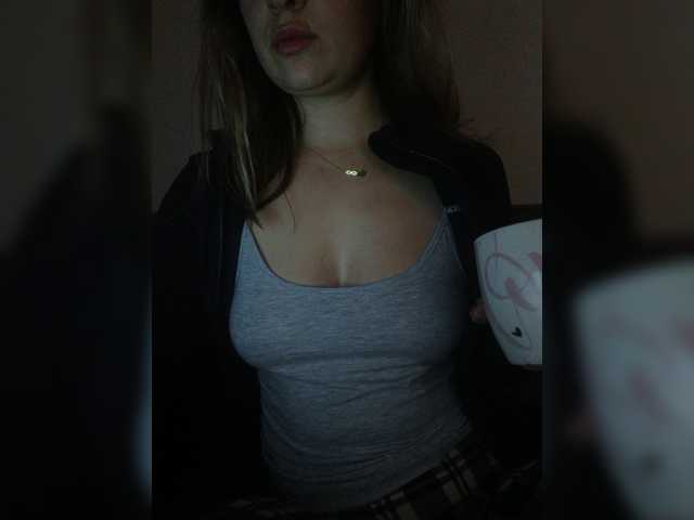 Bilder AnnaAnanas 500 tokens squeezing my chest