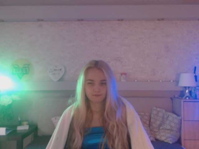 Bilder AnnaHappy18 Neon world with a blondie :)