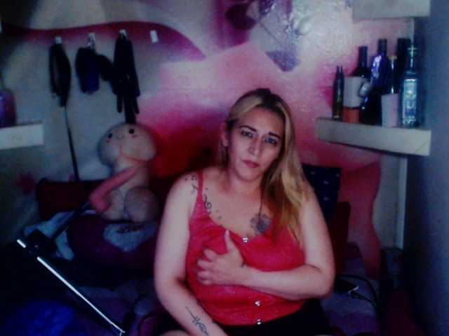 Bilder annysalazar Hello, welcome to my room! : Please, without demands! Pray or ask! First advice! My Lovense is active, I will be very happy if you make my pussy wet even more.