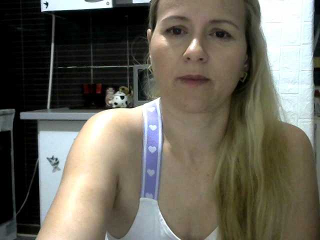 Bilder arianna_92 Hello guys...Welcome to my room!!!​​ lovense is on! @remain naked rub pussy !!!