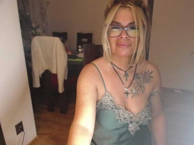 Bilder ArianeSexy Hello! Sexy milf here. TIP ME FOR FOLLOW.