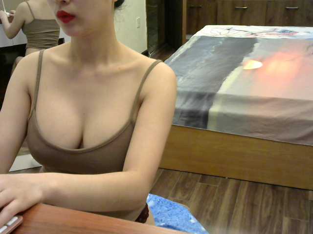 Bilder BabyWetDream Hi guys, my name is Mihako, flash boobs is 91 tokens, flash pussy is 99, dance is 100 squirt 500 --Need to 1000tokens squirt right now..