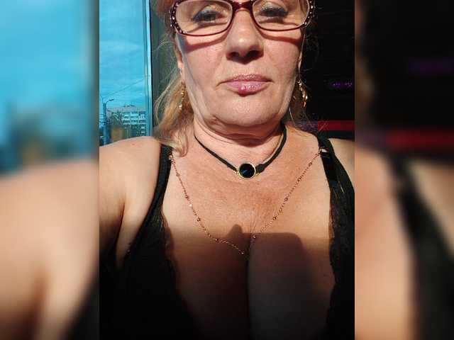 Bilder BarbaraFan Fully toples on public 555