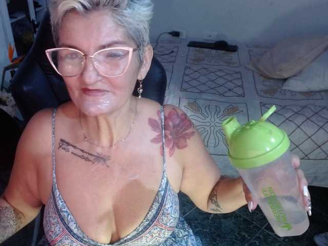 Bilder bety-cum2 Do we play until you try all my juices?