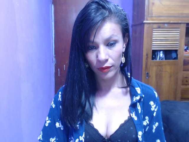 Bilder carolinerebel Hello welcome to my room. This Latin wants to play with you