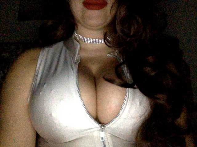 Bilder CassieBambi Queen of REAL Boobs, 495 tokens more to See them.. ready boys 1st time!