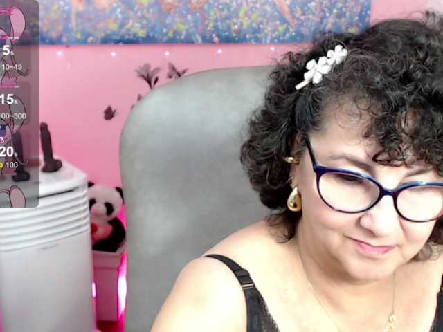 Bilder cataleya-mom mom horny play bogboobs and squirt for you