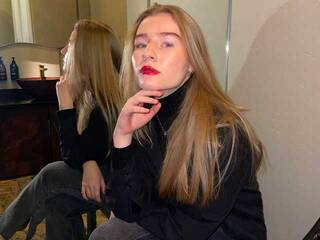 Erotisk videochat Charming-Lotti