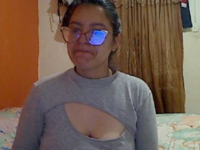 Bilder cleohot latina#boobs#ass#glasses#cum#feet#lovense