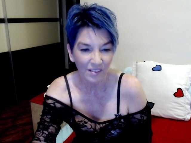 Bilder cornycamelia Welcome guys to my room ,Hoot Cougar play with me and lest cum toghter