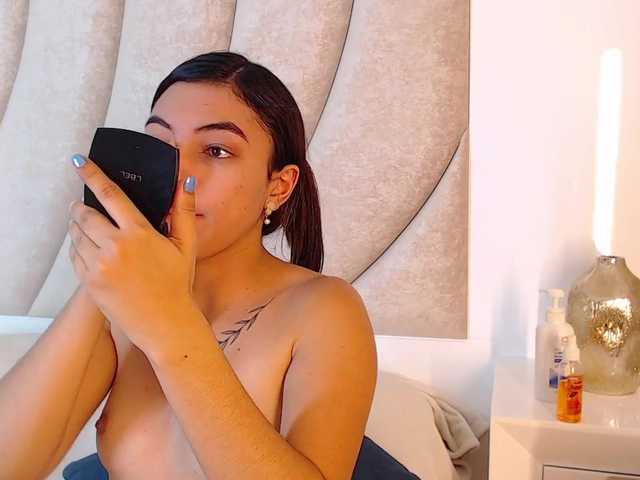 Bilder CrisGarcia- hey I'm Cris! ❤ 122 tk instant naked and playful ✔ my vibe toy is ON and ready for HIGH VIBES ⚡ first goal of the day: naked twerking @sofar @total