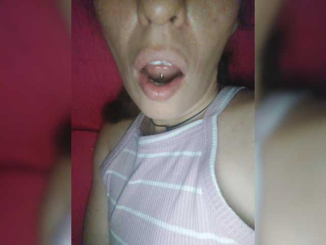 Bilder CurlyHanna #horny#pircing#tongue#nipples#perfored#milf#