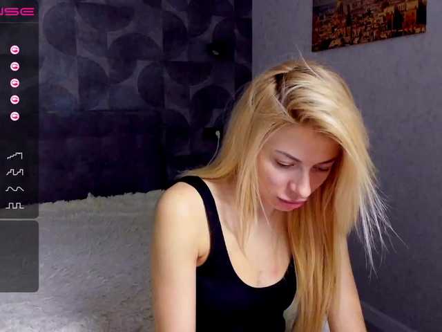Bilder cuteblond122 Hi. I'm new here and I need fun and your attention and coins) I'm here for you)