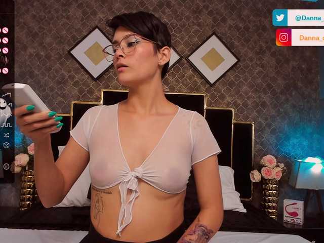 Bilder DannaCartier I'm Danna✨ All requests are full in private(discussed in pm) ❤put love!REMEMBER FOLLOW ME IN IGTW: danna_carter_ #dom #smalltits #schoolgirl #shorthair #teasing remain @remain of @total (PAINTBODY SHOW AT @total) TY FOR YOUR @sofar Tks