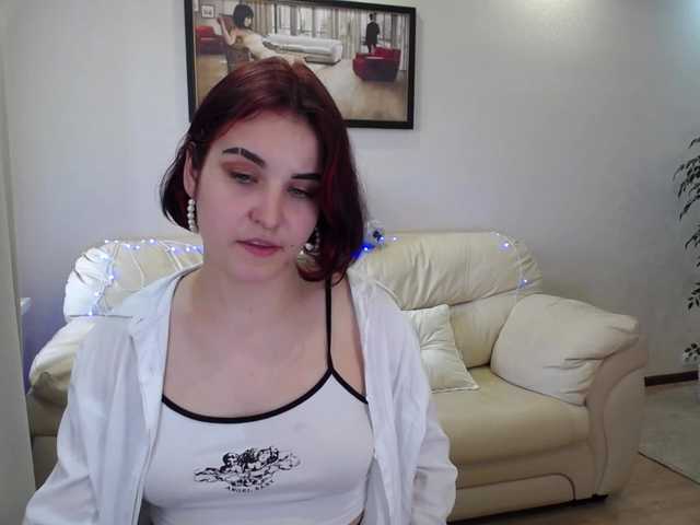 Bilder DizzyingCharm Hello guys! Happy see you in my room) Im first day here! Lets chat and have fun together! PVT ON) if you like my smile tip me 33 toks! kisses