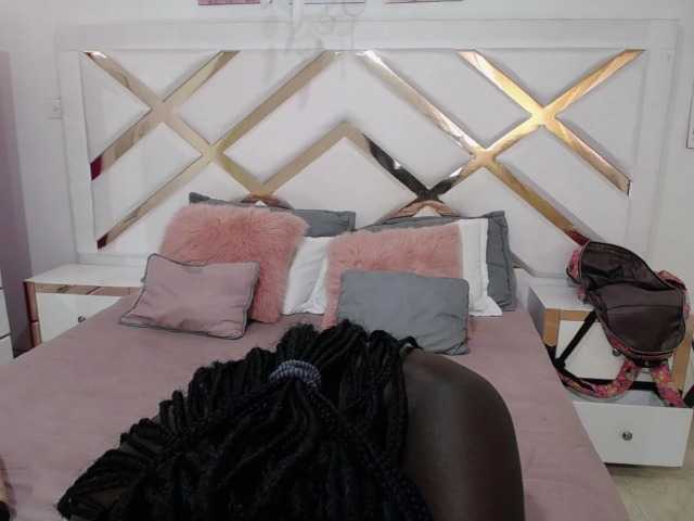 Bilder Ebony-Queen19 Welcome to my room I'm new I'm hot and ready for fun