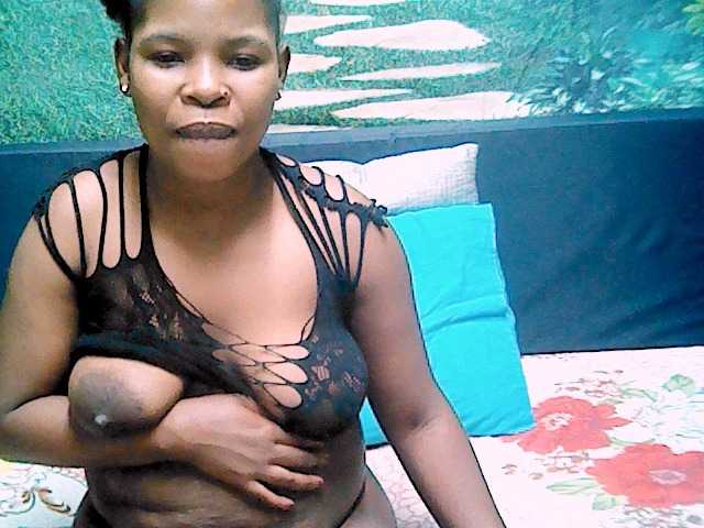 Bilder ebonygold92 hlw everyone lets have funs guys mess my room with tokens thank u....