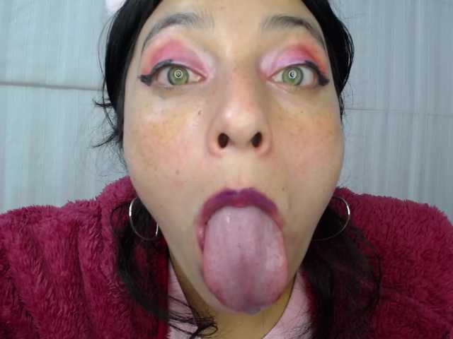 Bilder elizabetheyes latina #hairy #feet #tongue #spit #mouth Im a cutie and naughty girl PLease make me feel good. Lovense on