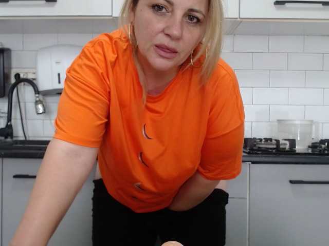 Bilder EllaSwan #mommy#milf#mature#bigass#bigboobs# @total squirt at goal @total @sofar @remain