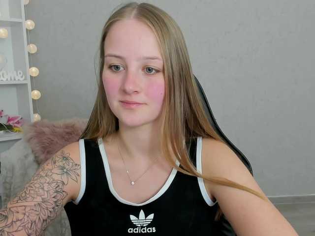 Bilder ElsaJean18 welcome here guys in my room lets have fun more #teen #lovense #18 #dildo #squirt