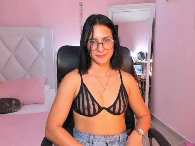 Bilder EMIILYJAMESS roll dice for hot prizes / make me vibe♥ #fit #bigass #squirt #anal #muscle #feet #company #lovense #fumadoras #Weed #drink #latina #pelinegras #tetasnormales