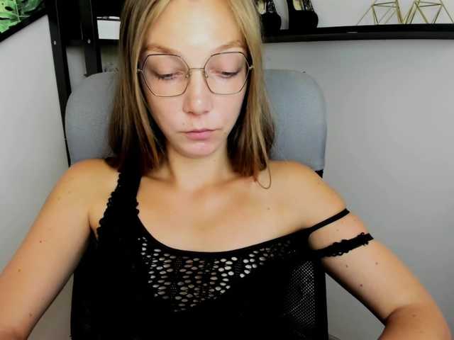 Bilder EmillyExtasy #joi #cei #sph #kiss #femdom #roleplay #fantasien #lips #mistress