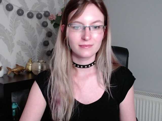 Bilder EmmaHeart #chat #flirt #instructions #joi #cockrate #dirtytalk #domination #non-nude #roleplay #mistress #feet #armpits