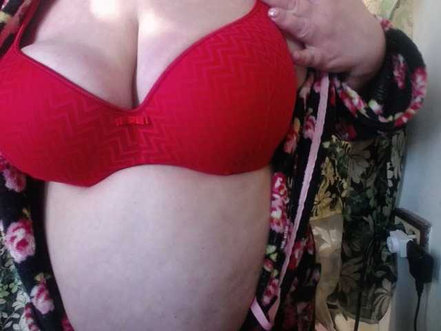 Bilder EmpressLady If you like me -20, PM -25, Stand up - 35, show bra-50 , show panties-51, Show legs -60, slap on the ass 3 times-80 , Tits 115, Flash Ass in panties -120, Pussy in pvt, Looking at camera 80, Lovense works from 3 tokens