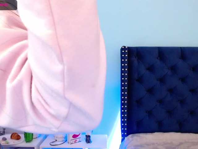 Bilder EvelynTomson 'CrazyGoal': let's play and enjoy my delicious juices ♥ at ride dildo + squirt #squirt #pussy #daddy #18 #teen @ 299