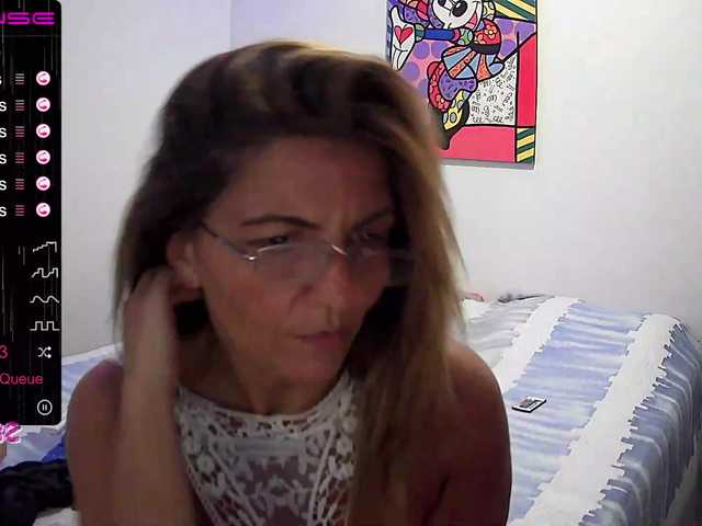 Bilder Carolain39 hello guys today I need tips to be able to pay the rent of my house help me with tips thanks