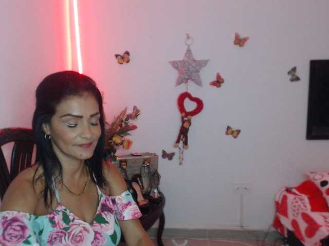 Bilder flacapaola11 If there are more than 10 users in my room I will go to a private show and I will do the best squirt and anal show