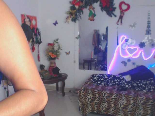 Bilder flacapaola11 If there are more than 10 users in my room I will go to a private show and I will do the best squirt and anal show