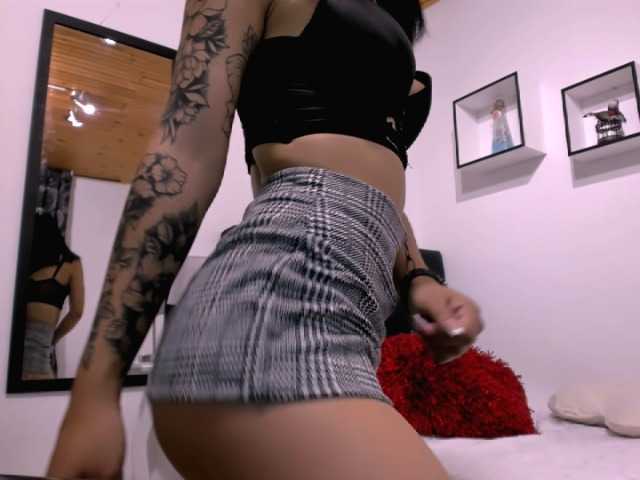 Bilder freyaly Hello! I'm a bad girl (show cum in the goal) #young #skinny #new top off (65tk) spank x10 (25tk) Below pants (99)