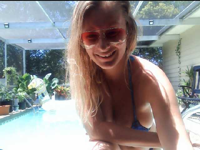 Bilder GamerQueen HAI Lush on Lets play @Goal Topless dance and Jump in pool 1960