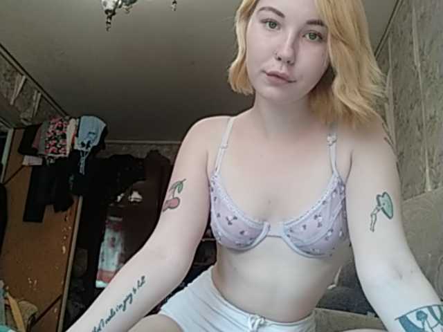 Bilder daddygirlmeow 600 free show, 200 naked, 40 tits, pussy 80, ass 60