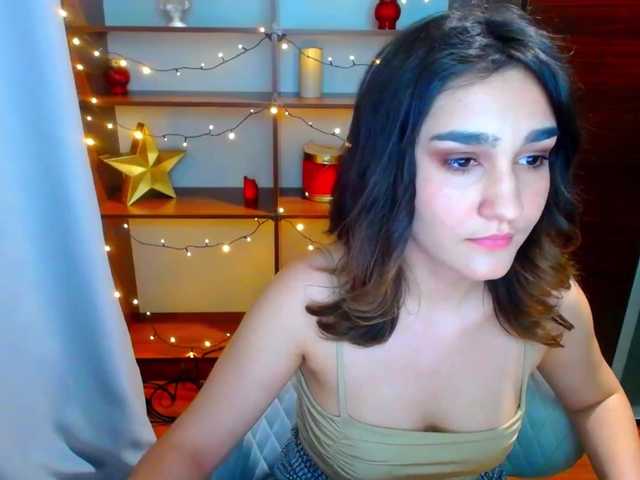 Bilder GoldeneHeart hello guys, I have new white underwear and white stockings, I will be glad to show in private, chat and fun) kiss! guys help me reach the goal 8000 tokens left